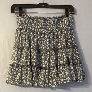 American Eagle Mini Skirt. Blue Floral in Juniors Size Small.
